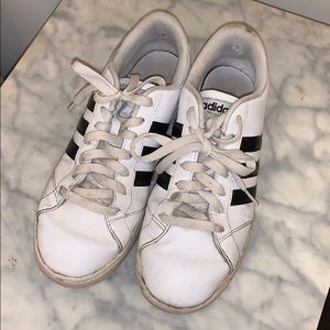 Adidas Neo well loved tennis shoes